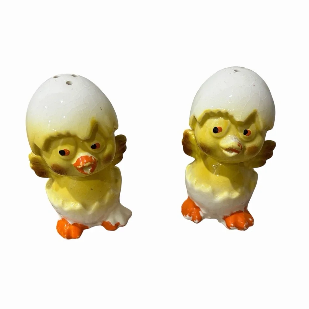 VTG Retro Japan Ceramic‎ Baby Chickens Emerging From Eggs Salt & Pepper Shakers